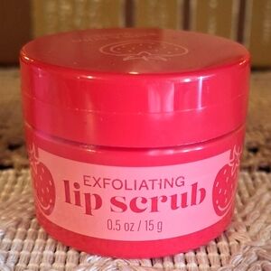 Bath and Body Works Strawberry Pound Cake Lip Scrub